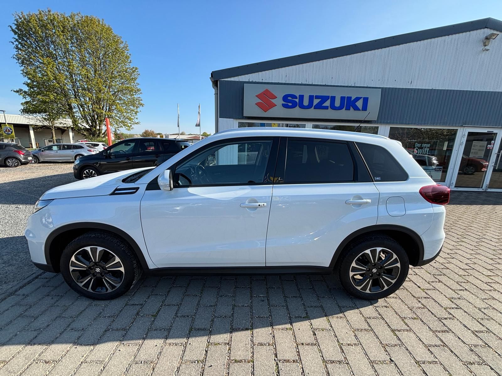 Suzuki Vitara 1.5 Hybrid Comfort+ 4x4 - Samsaru's Car Outlet
