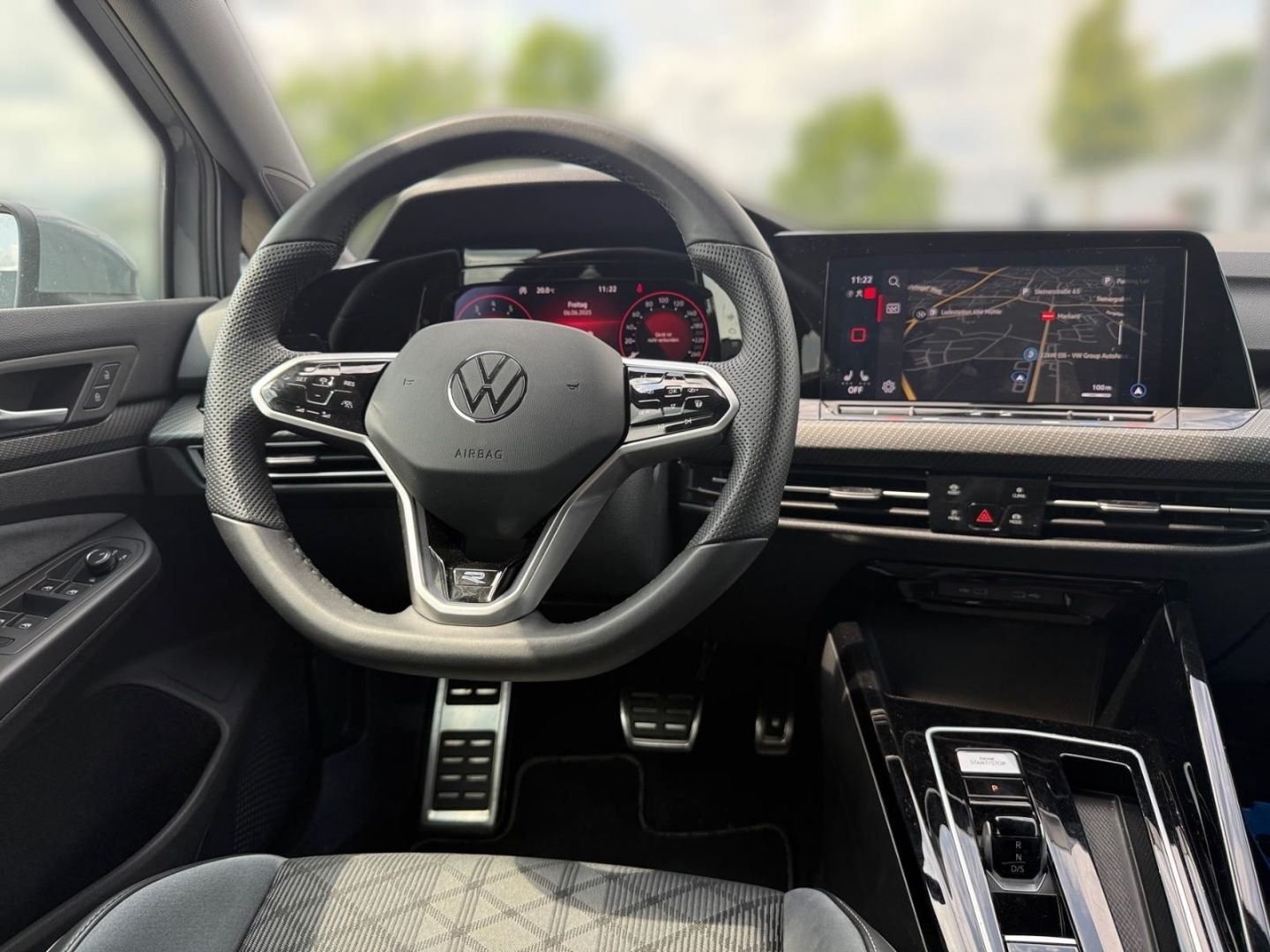 Volkswagen Golf 8 VIII R-Line 1.5 eTSI - Samsaru's Car Outlet