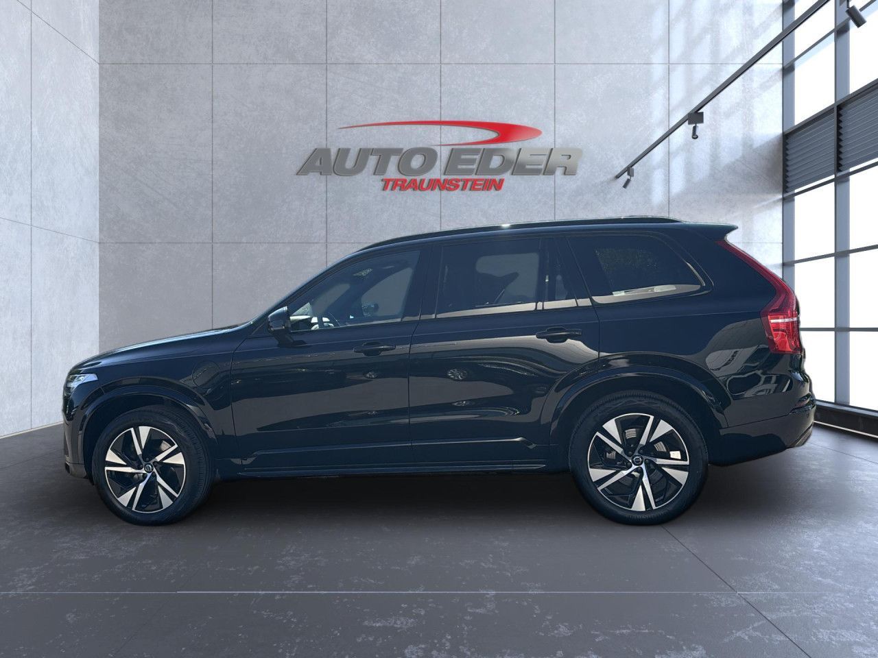 Volvo XC 90 R Design Recharge Plug-In Hybrid AWD - Samsaru's Car Outlet