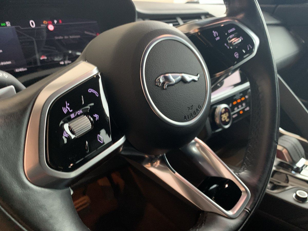 Jaguar E-PACE D165 AWD SE PIXEL-LED+PANO+20"LMF+ACC+SHZ