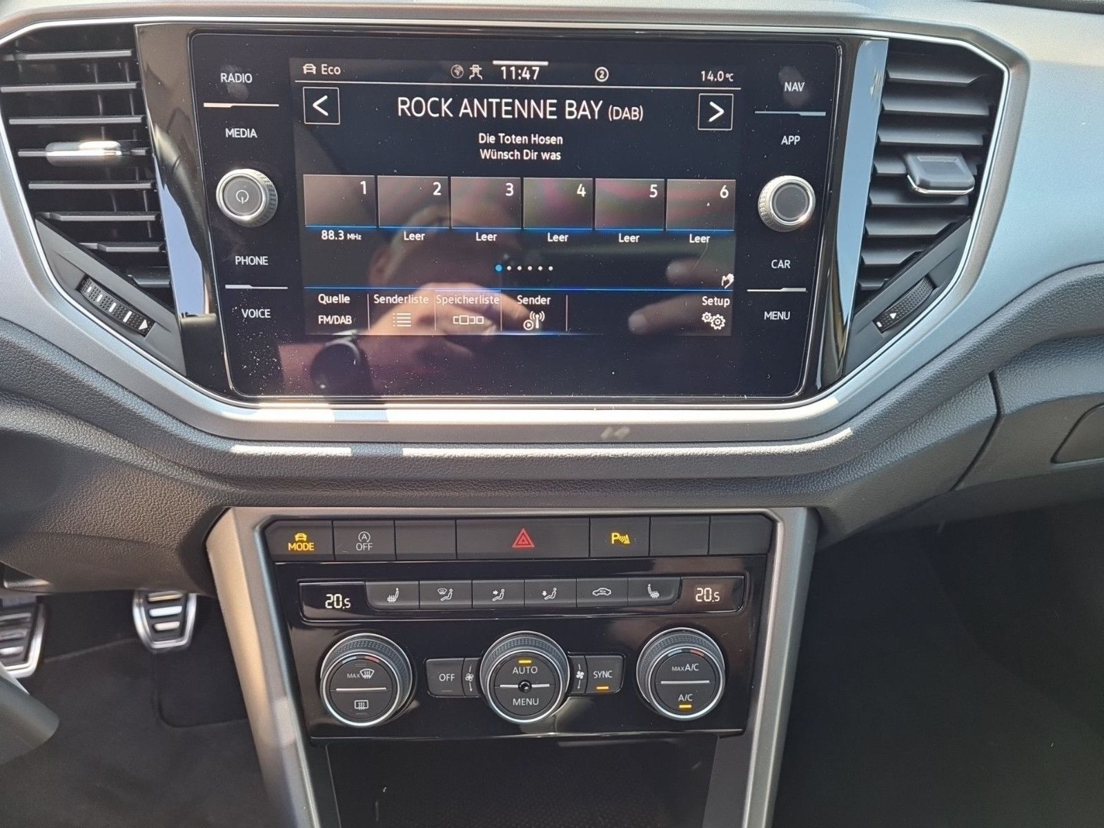 Volkswagen T-Roc 1.5 TSI Active - Samsaru's Car Outlet