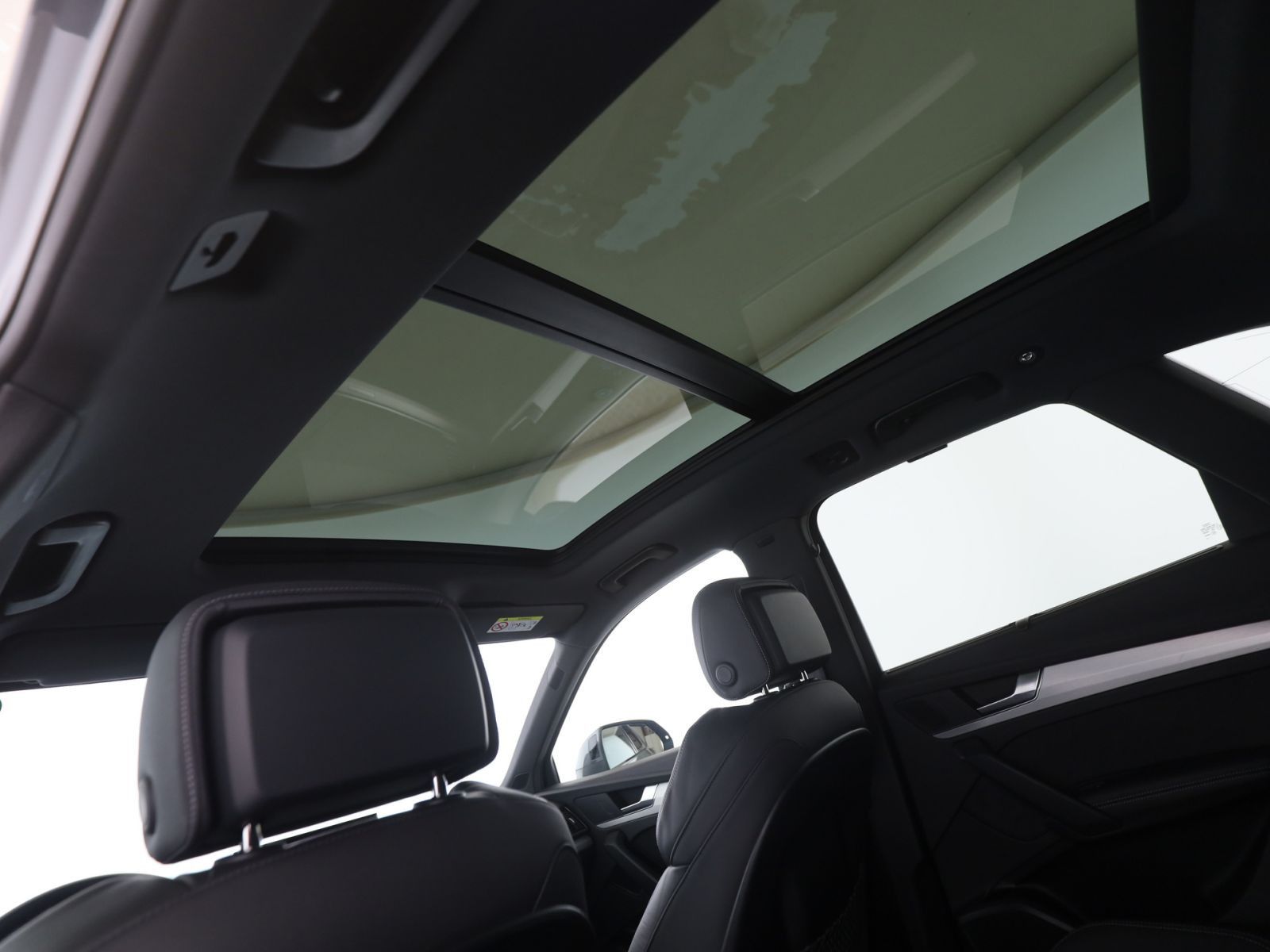 Audi Q5 40 TDI quattro S line Pano+AHK+Matrix+RFK+MMI