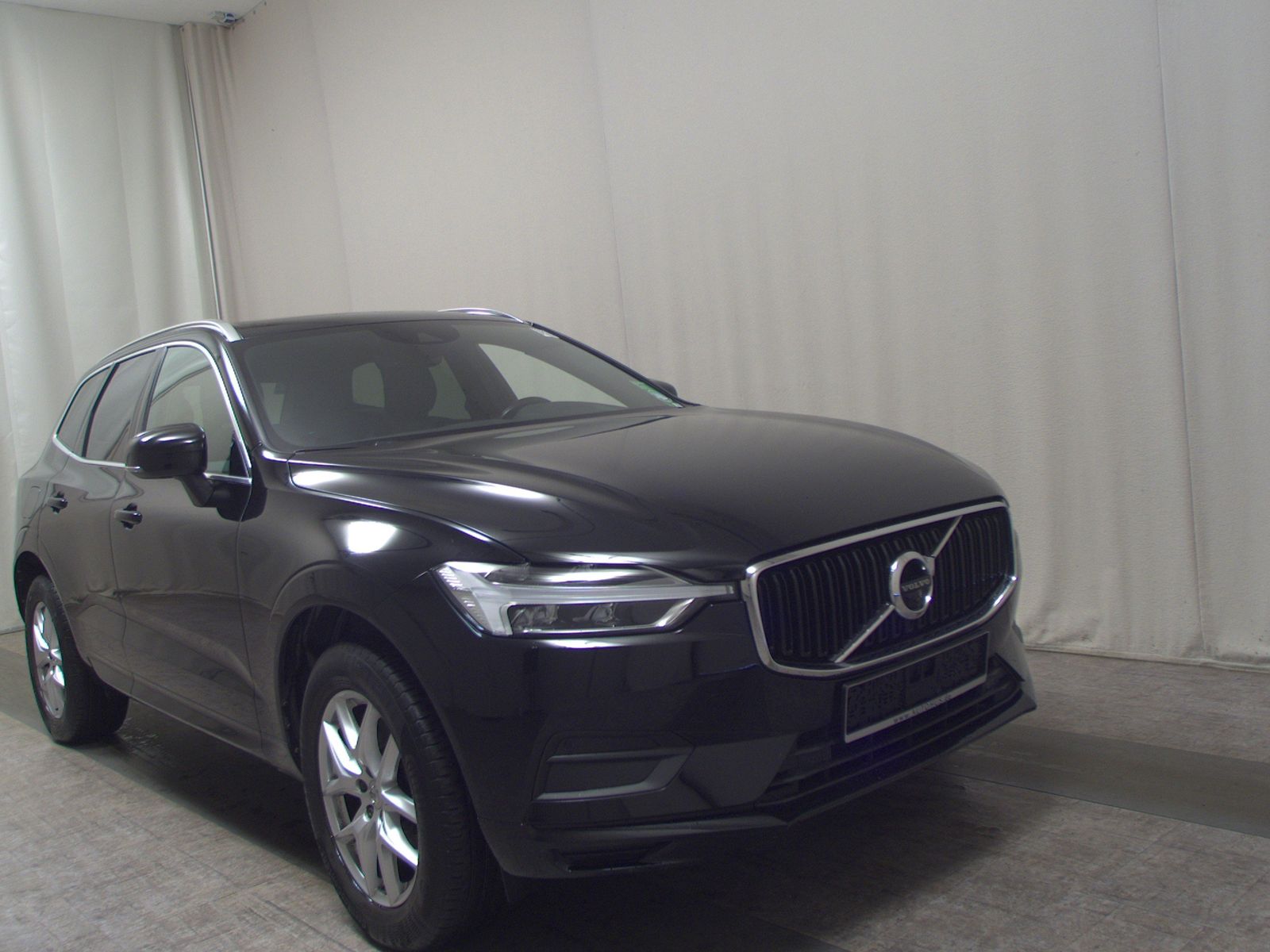 Volvo XC60 B4 D AWD Momentum Pro Navi LED T-Leder AHK