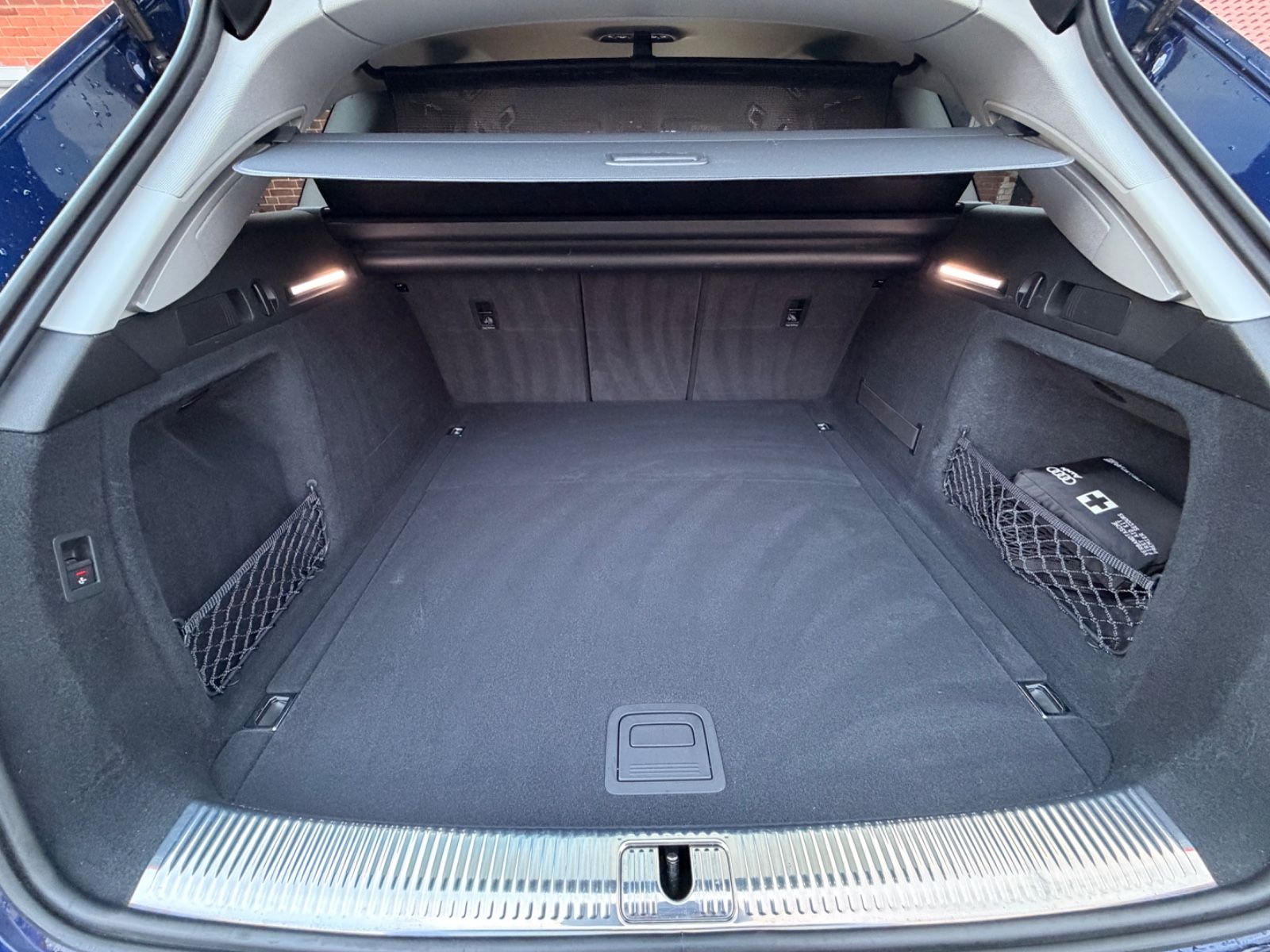 Audi A4 Avant 40 TDI quattro*AHK/HEAD-UP/KAMERA/SHZ*