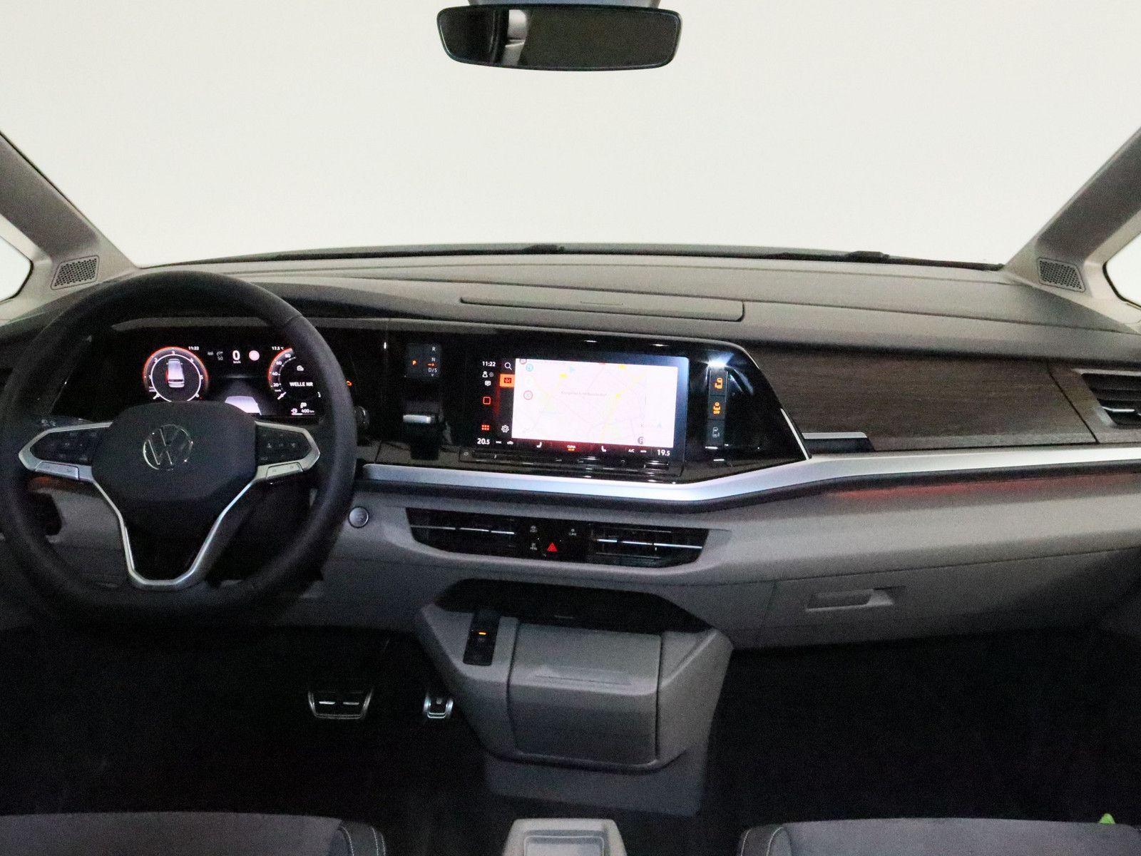 Volkswagen T7 Multivan 2.0 TDI Style - Samsaru's Car Outlet