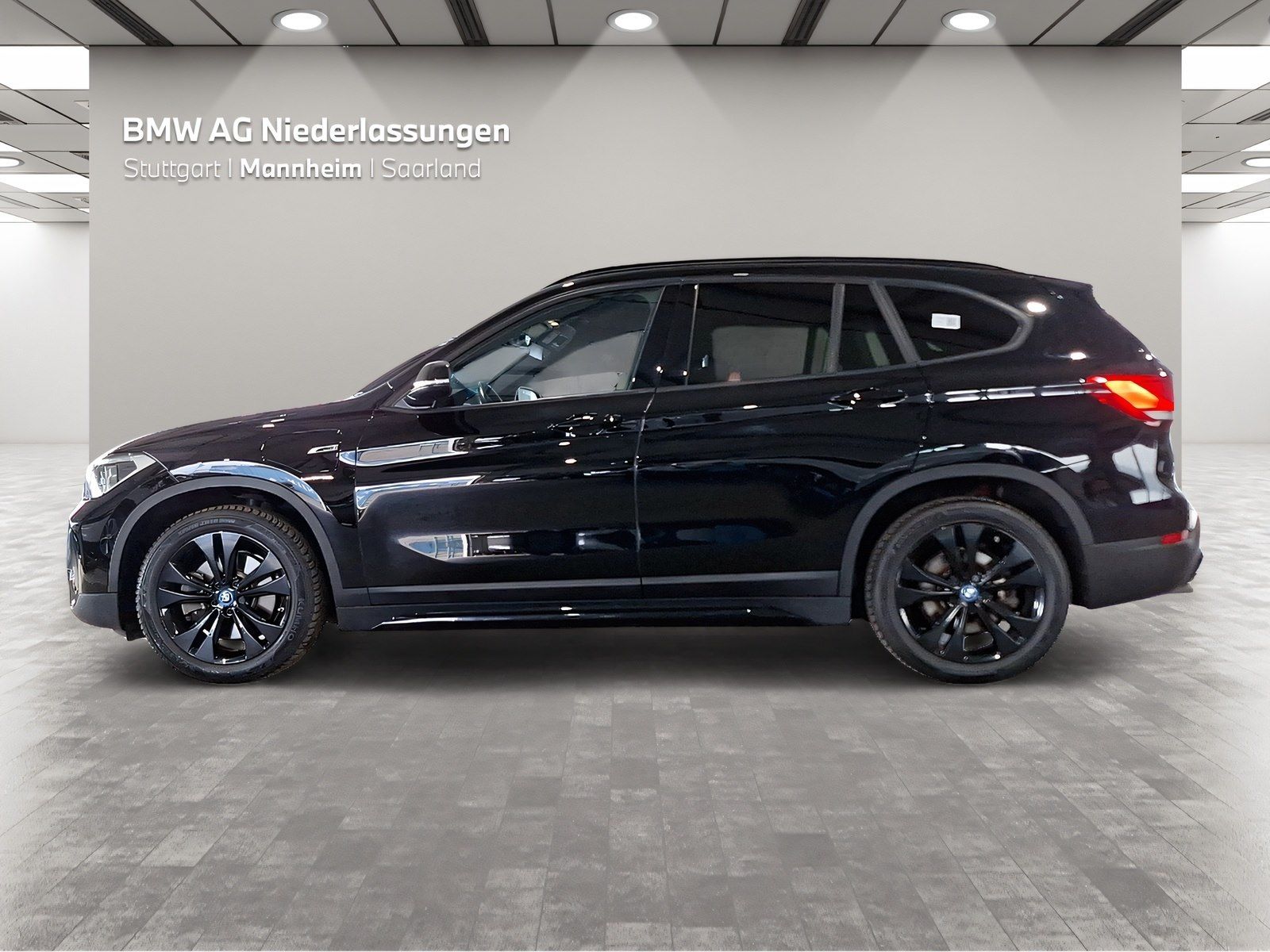 BMW X1 xDrive25e Sport Line - Samsaru's Car Outlet