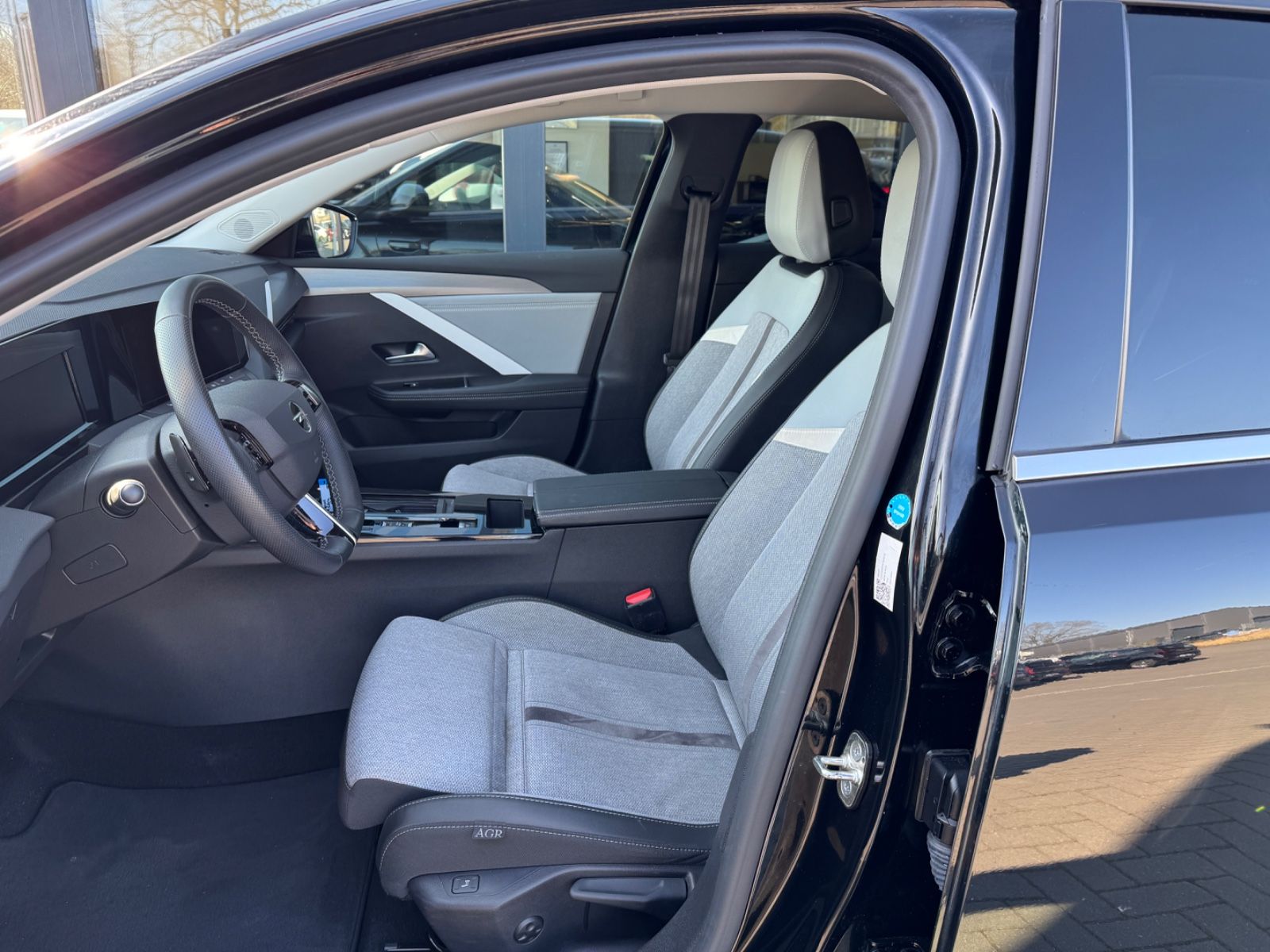 Opel Astra L Lim. 1.2 AUTOMATIK Elegance - Samsaru's Car Outlet