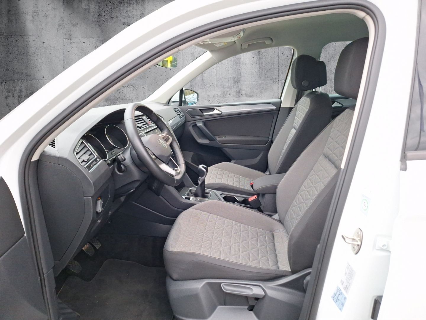 Volkswagen Tiguan 2.0 TDI Life - Samsaru's Car Outlet