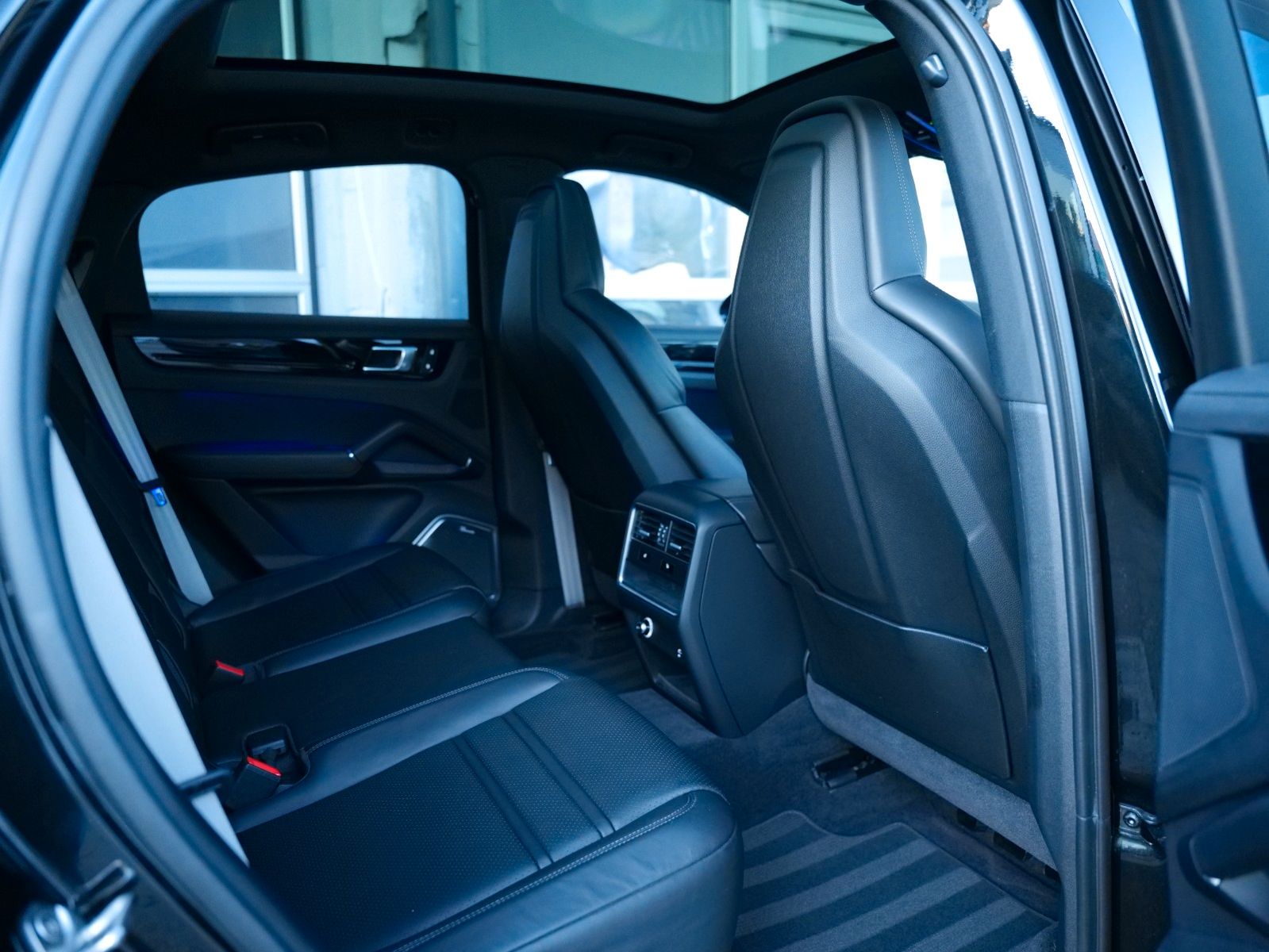 Porsche Cayenne Coupe E-Hybrid Platinum Edi SPORT DESIGN