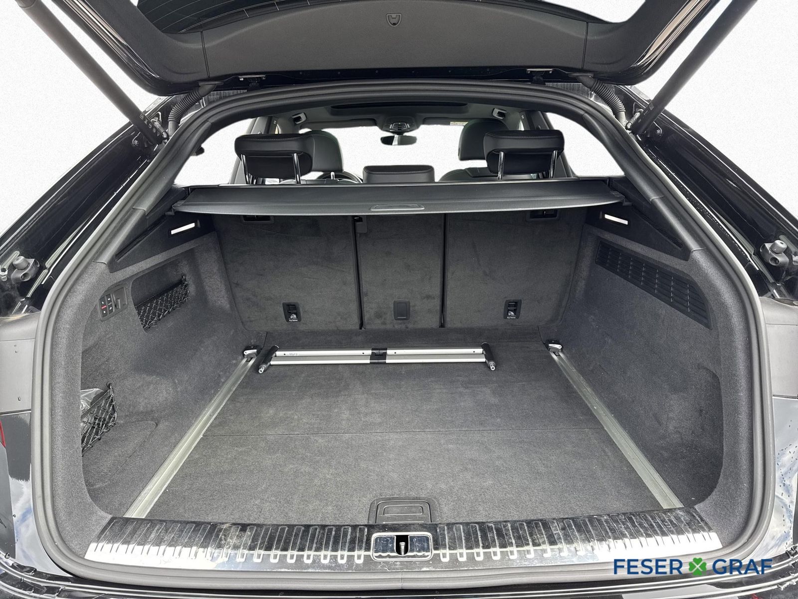 Audi Q8 50 TDI qu. tiptr. - PANO - AHK - 2 x S LINE