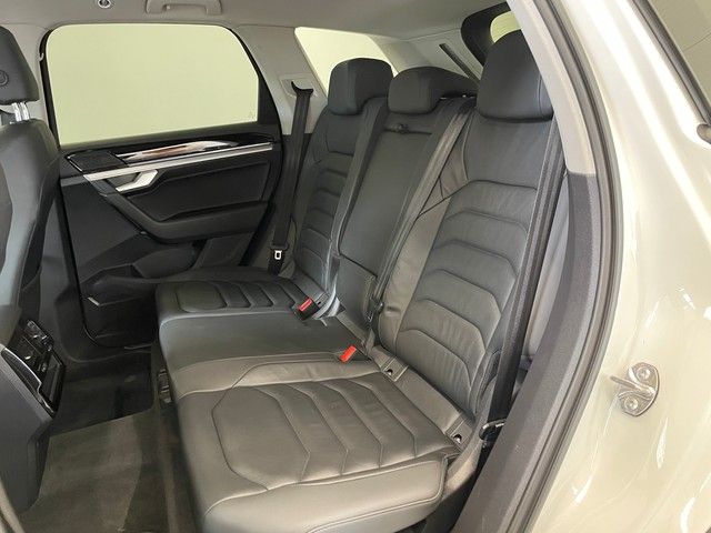 Volkswagen TOUAREG 3.0 V6 TDI Elegance 4Motion - Samsaru's Car Outlet