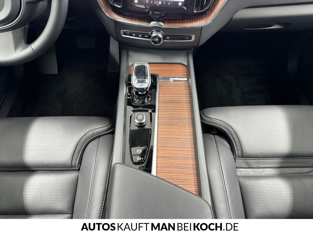 Volvo XC60 T8 Plug-In AWD Ultimate - Samsaru's Car Outlet