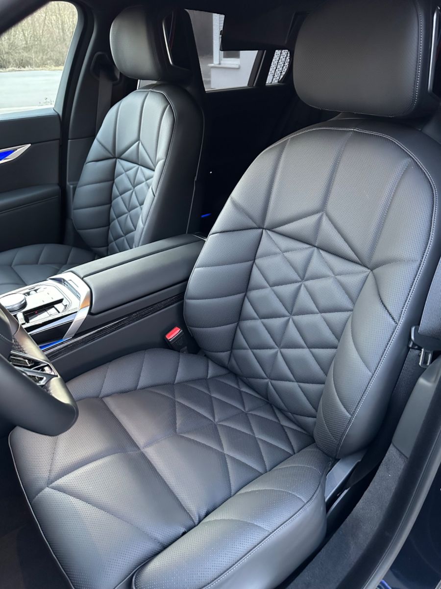 BMW 740 d xDrive M Sport  Fond Entertainment,TV
