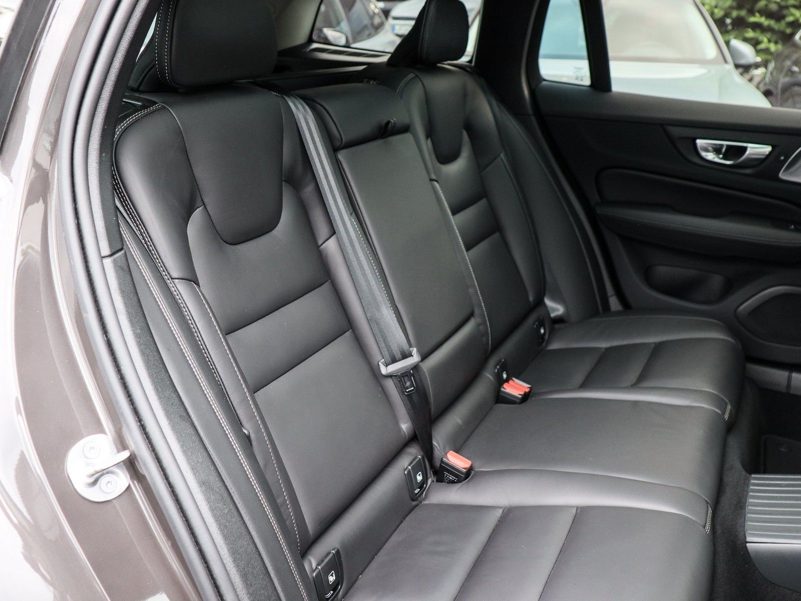 Volvo V60 T6 Recharge AWD Ultra Dark NP:82.540,-//AHK/