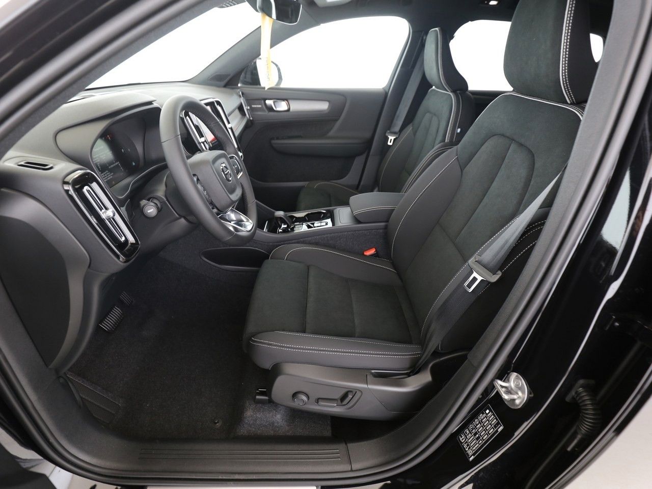 Volvo XC40 B4 Ultra Dark - Samsaru's Car Outlet