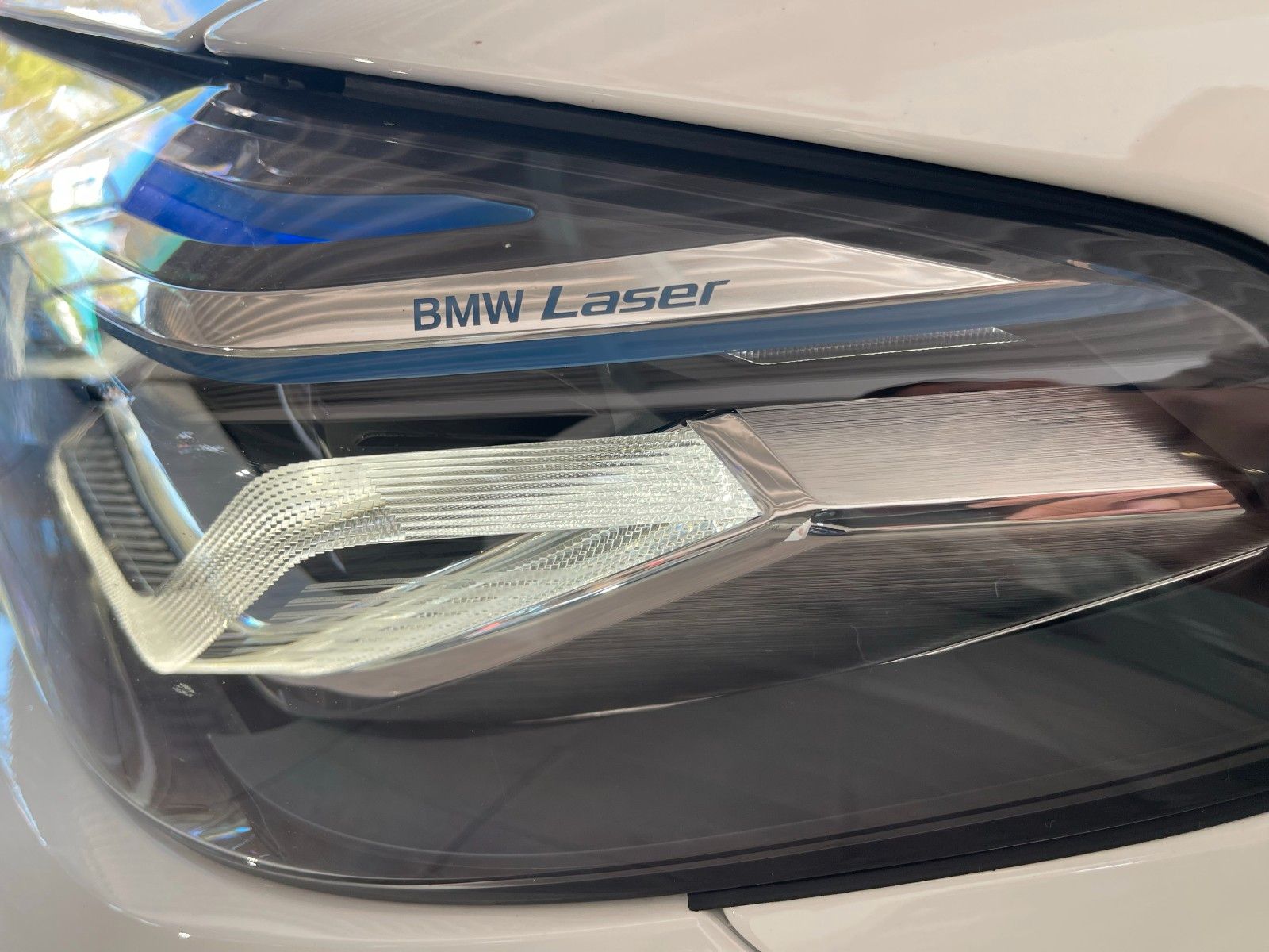 BMW 530d xD LASER HUD 360° AHK 4xKlima DA+ Komf.Zug.