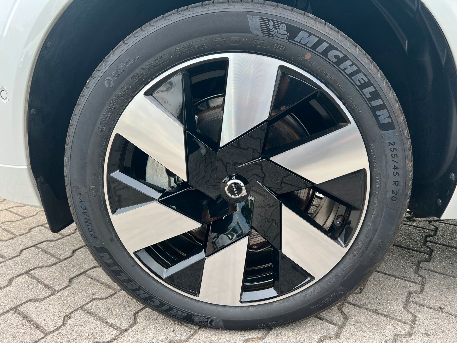 Volvo XC60 T6 Plus Dark PANO|AHK|FLED|20"|MEMORY|360°|