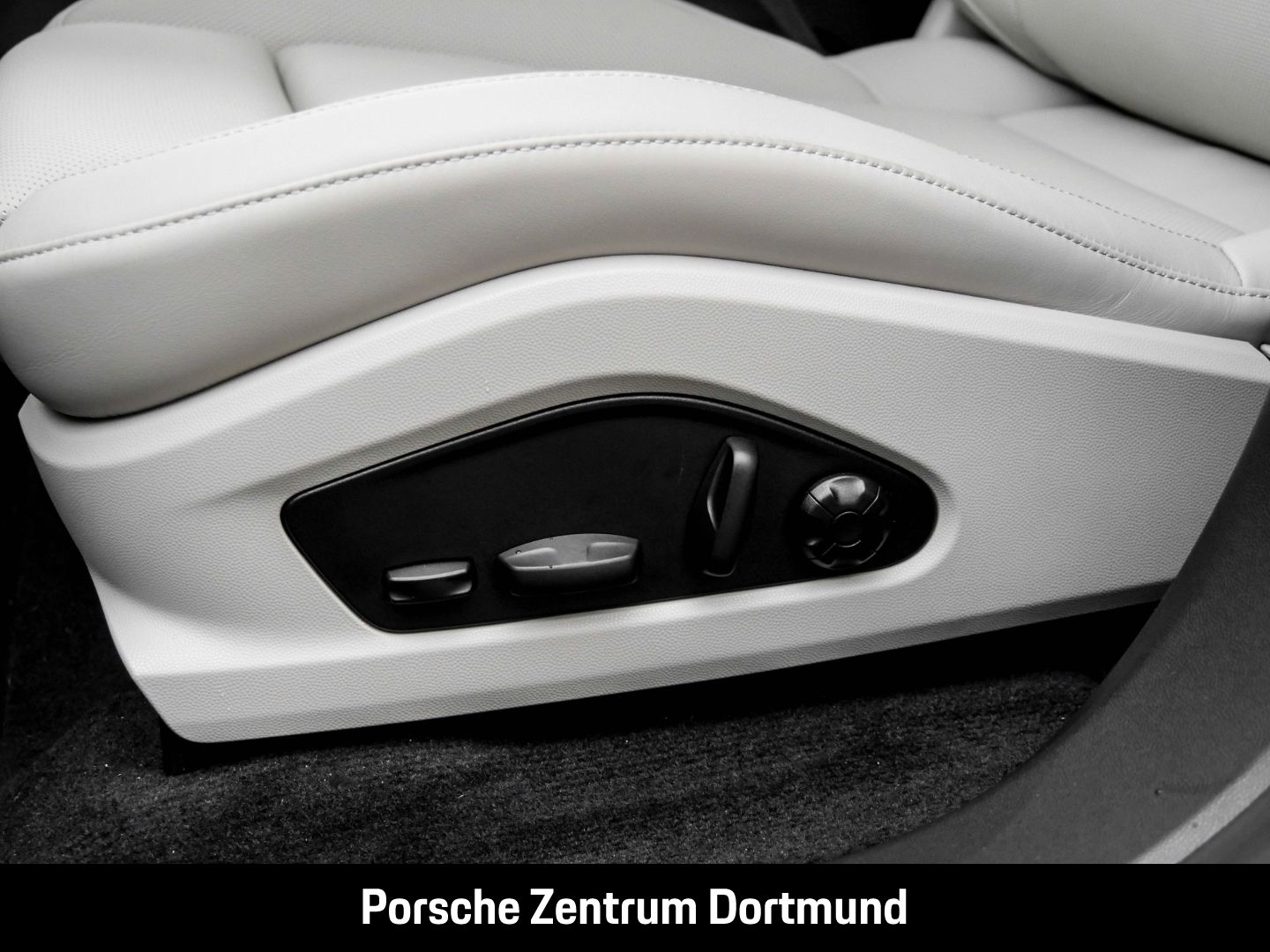 Porsche Macan Turbo BOSE Luftfederung Panorama InnoDrive