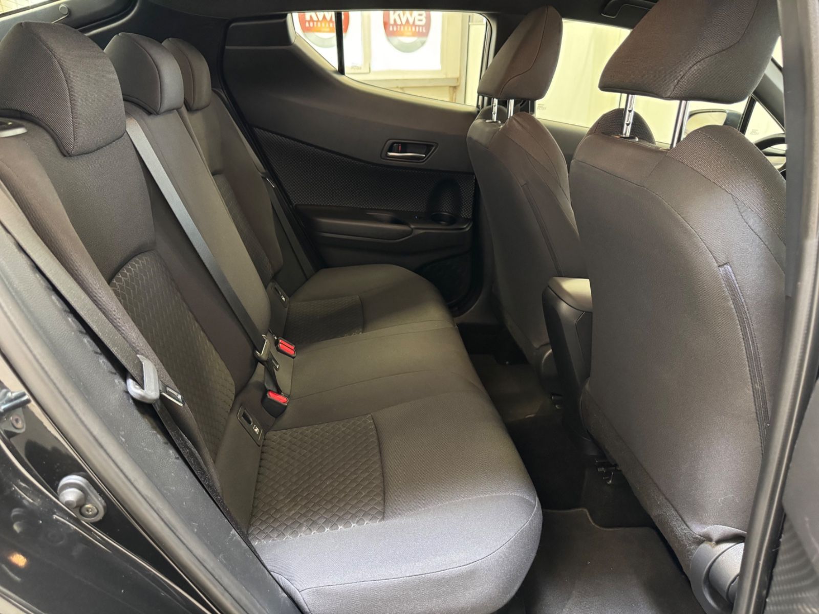 Toyota C-HR 2.0 Hybrid Business Edition - Samsaru's Car Outlet