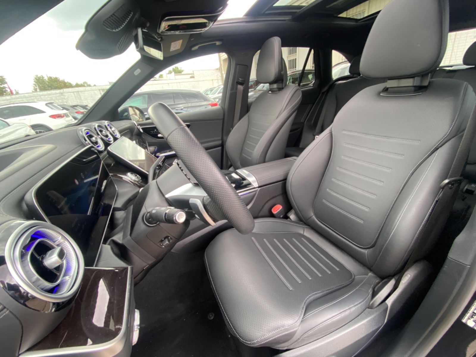 Mercedes-Benz GLC200 AMG 4M_Pano_HuD_Memory_Keyless_Distro_360