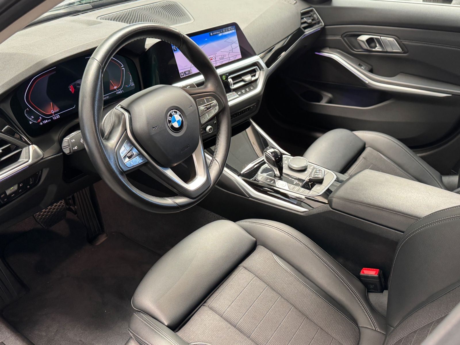 BMW 320 xDrive Sport Line - Samsaru's Car Outlet