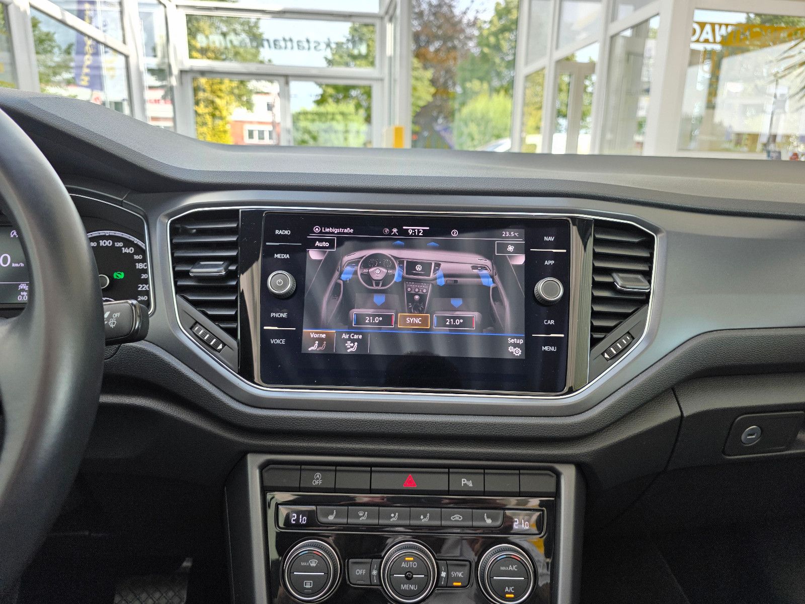 Volkswagen T-Roc Style - Samsaru's Car Outlet