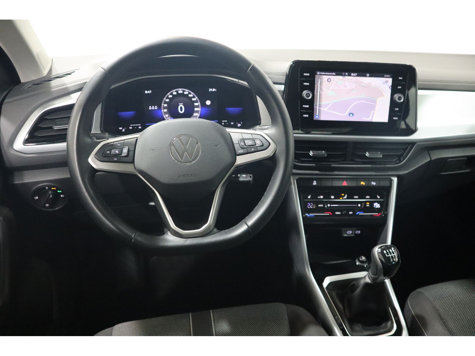 Volkswagen T-Roc 1.0 TSI Life - Samsaru's Car Outlet