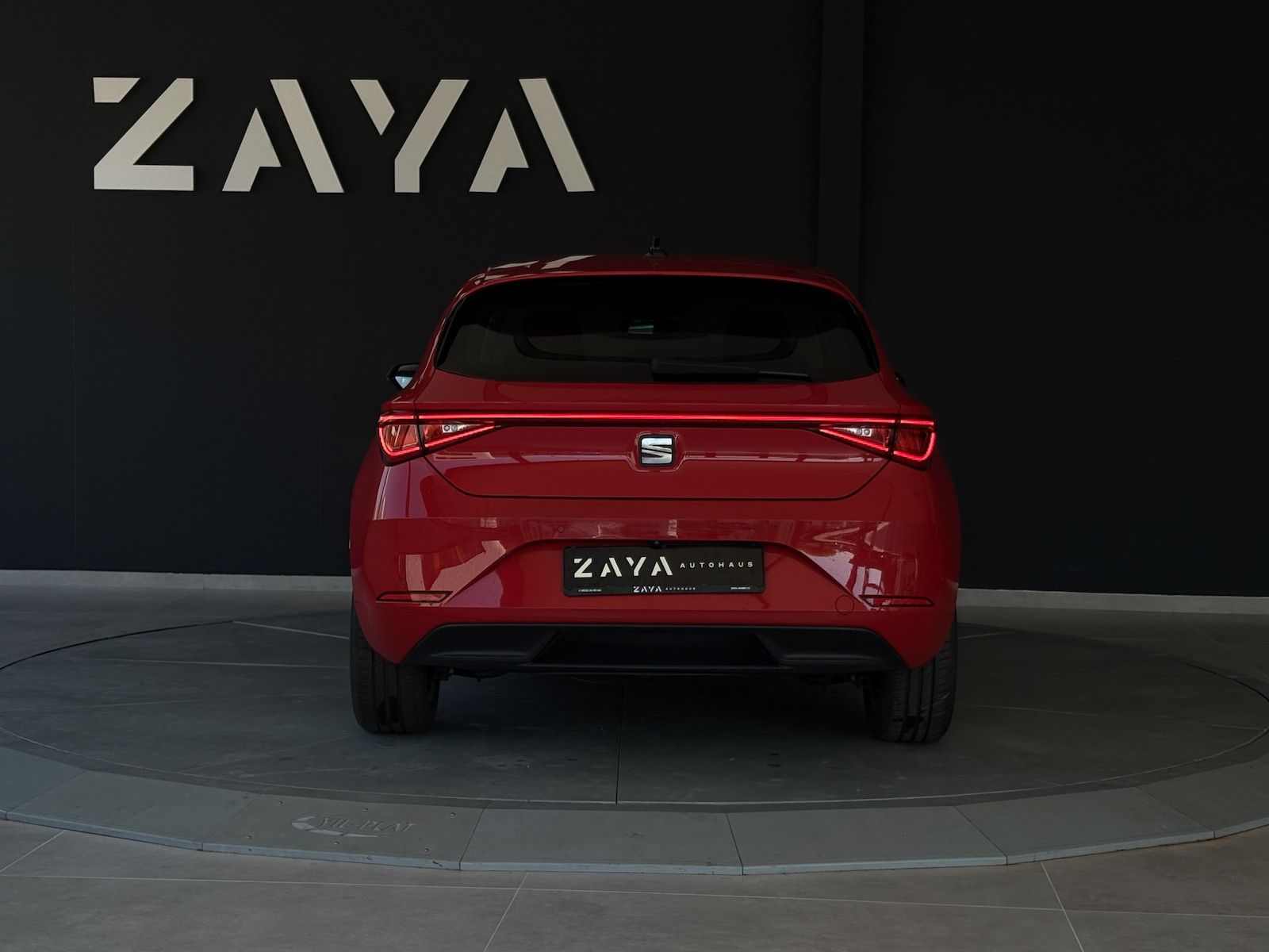 Seat Leon 1.0 eTSI Style - Samsaru's Car Outlet