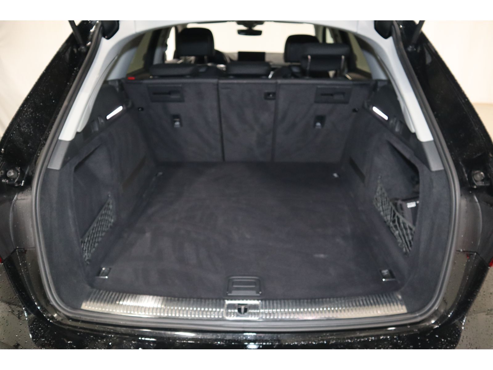 Audi A4 Avant 35 TFSI advanced - Samsaru's Car Outlet