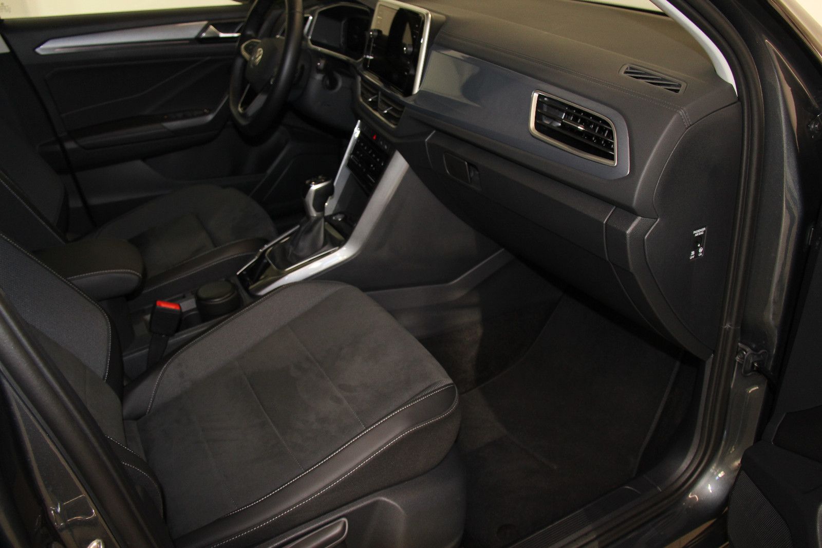 Volkswagen T-Roc Style 1.5 TSI DSG - Samsaru's Car Outlet