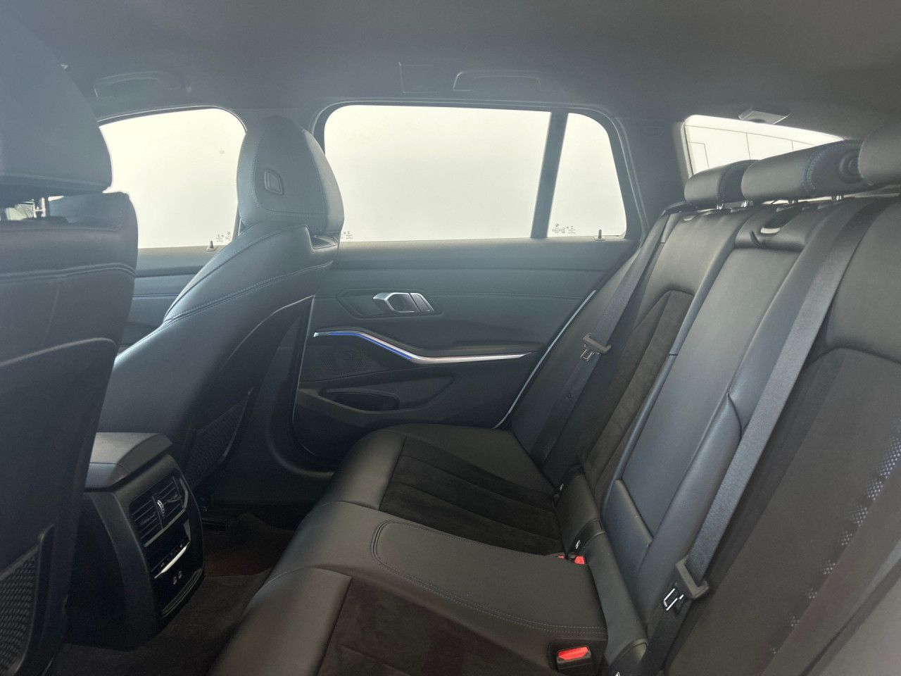 BMW 320i Touring M SPORT - Samsaru's Car Outlet
