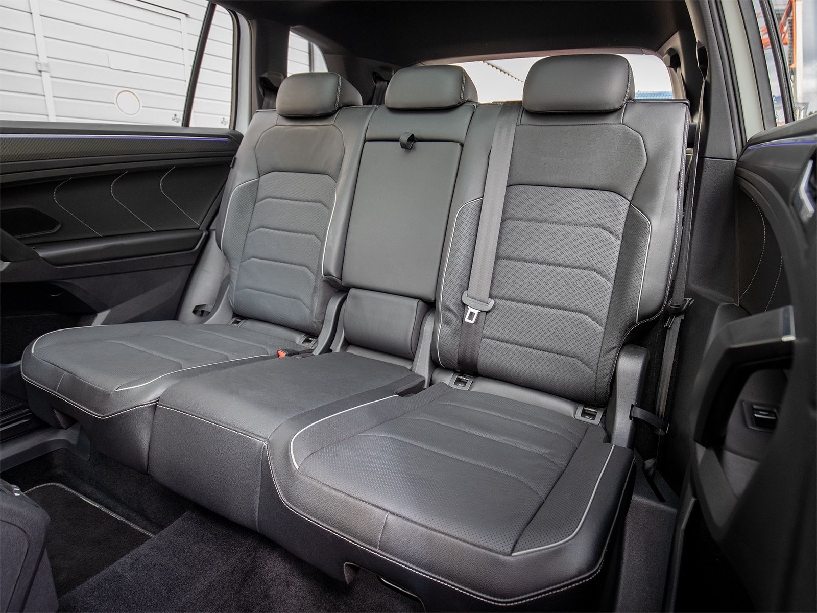 Volkswagen Tiguan Allspace R-Line 4M 7-Sitzer 360°MEGAVOLL
