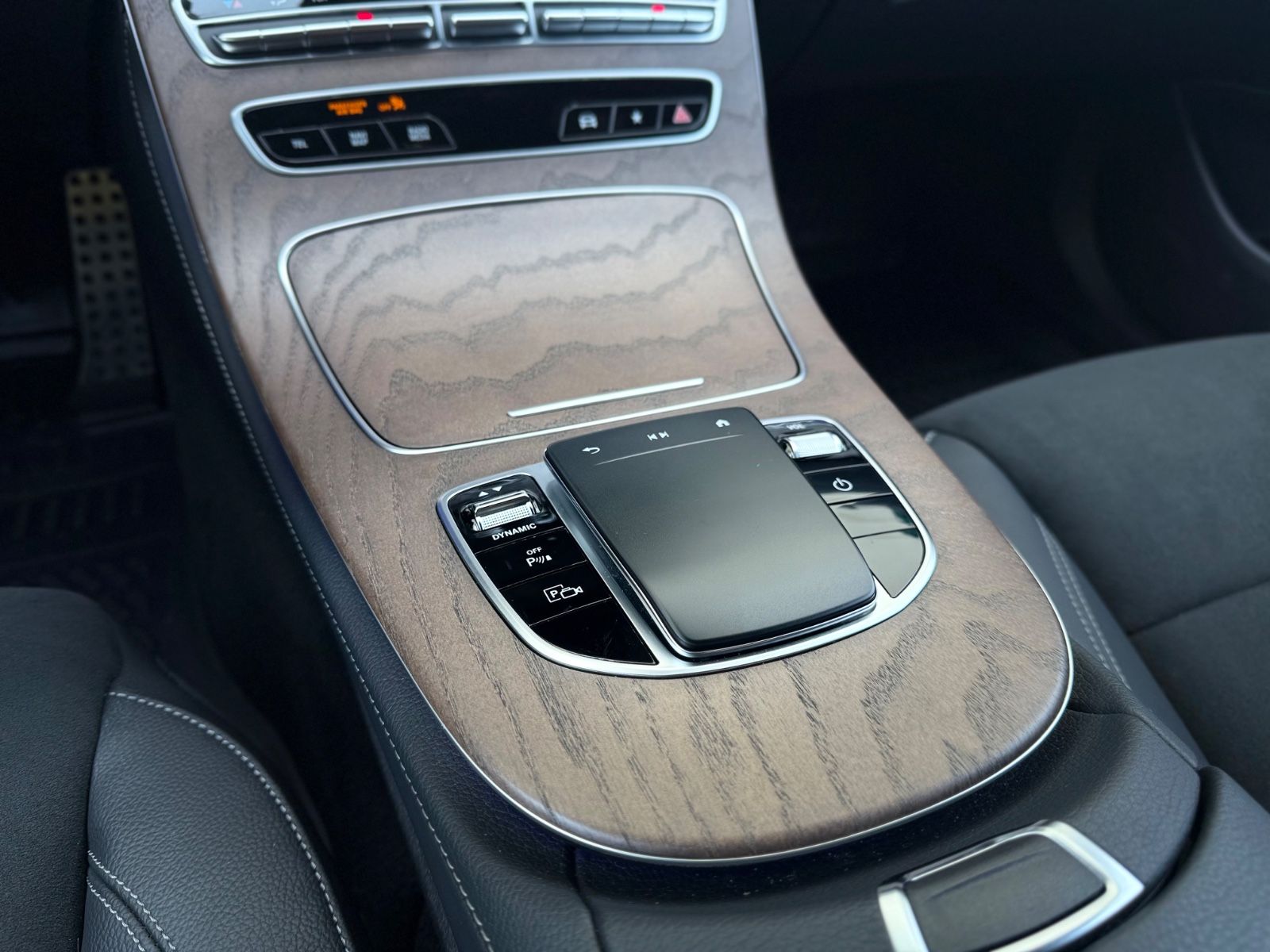 Mercedes-Benz E 300e AMG-Paket - Samsaru's Car Outlet