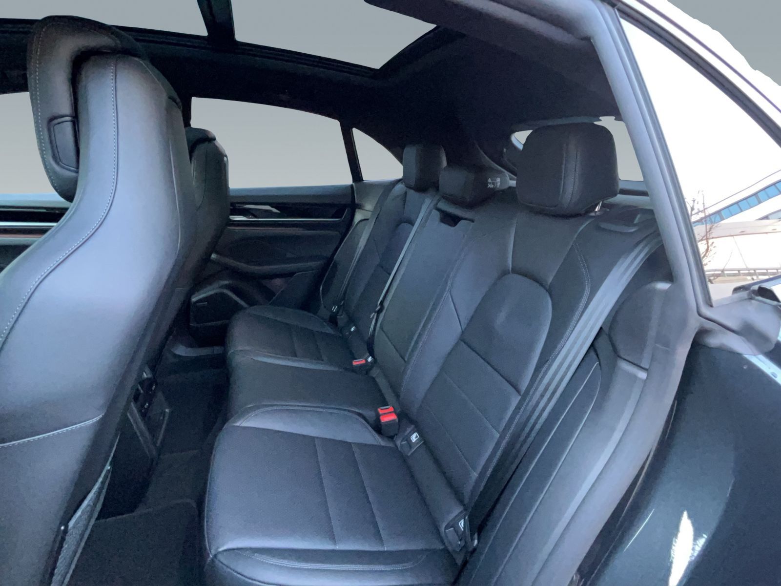 Porsche Macan 4 - Samsaru's Car Outlet