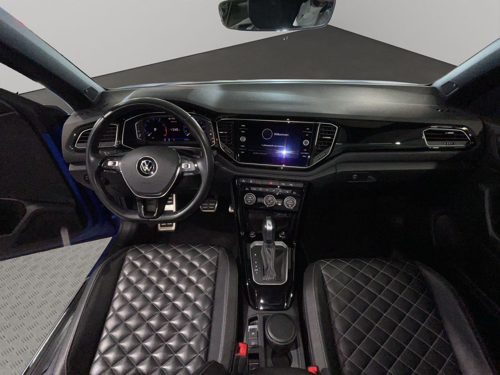 Volkswagen T-Roc R-Line 1.5 l TSI - Samsaru's Car Outlet