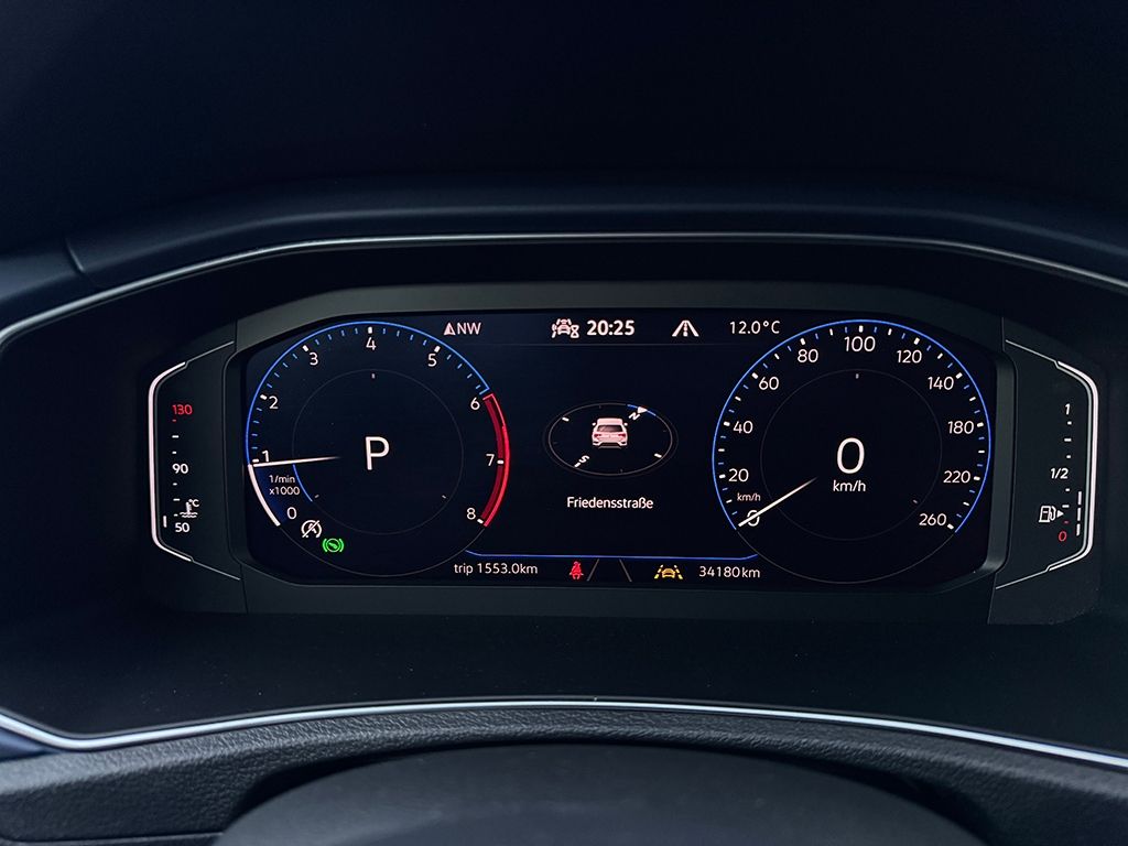Volkswagen T-Roc 1.5 TSI DSG R-LINE - Samsaru's Car Outlet