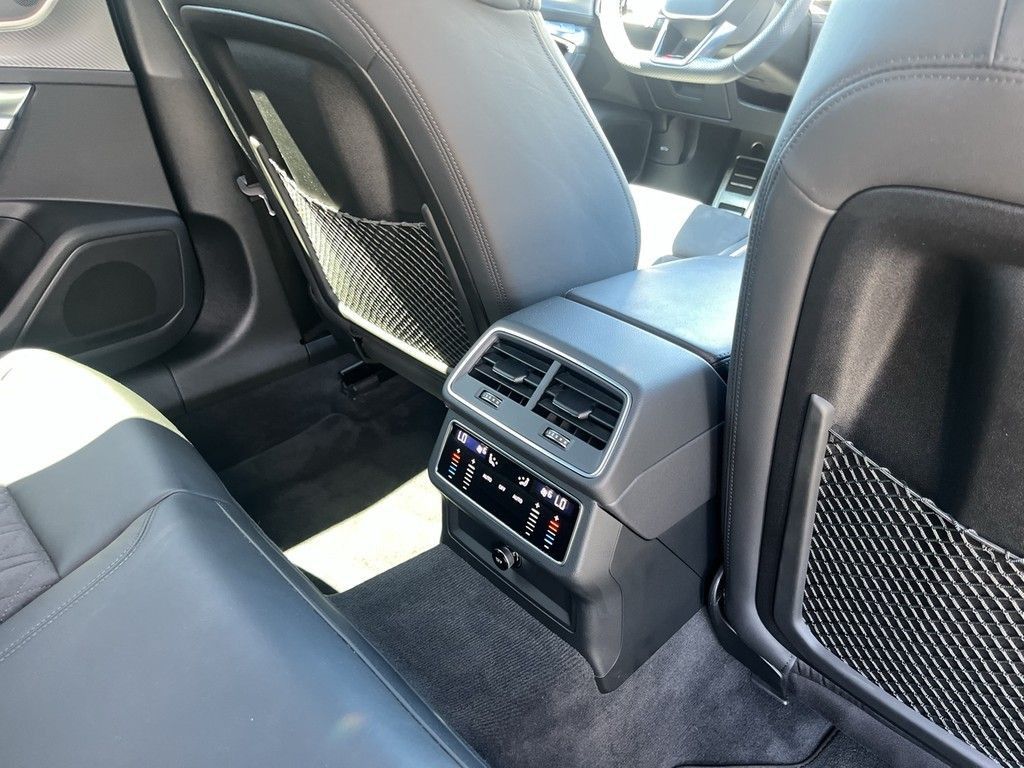 Audi RS6 Avant 4.0 TFSI quattro Navi Pano 22" AHK Spo