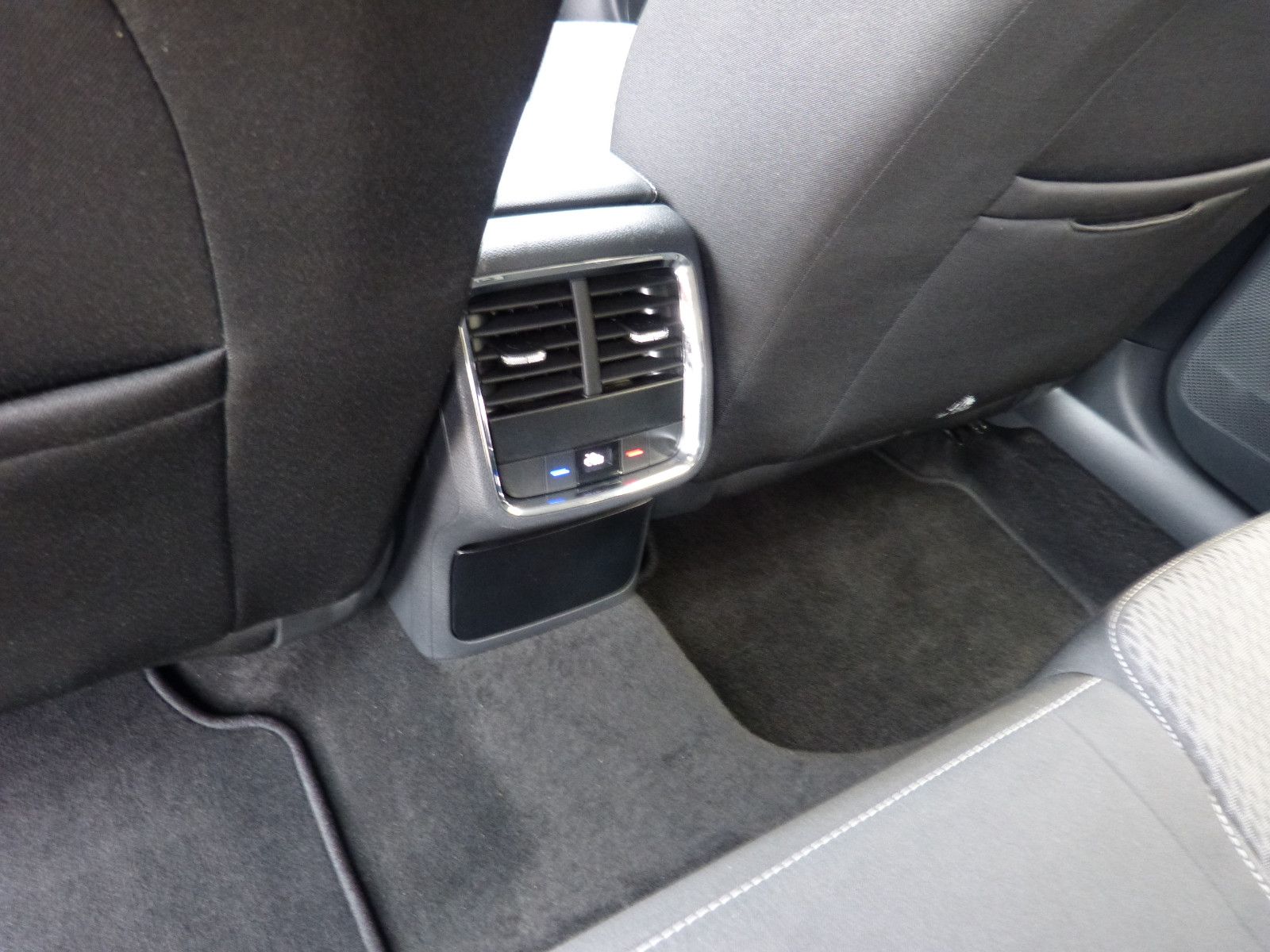 Skoda Octavia Combi Style DSG - Samsaru's Car Outlet