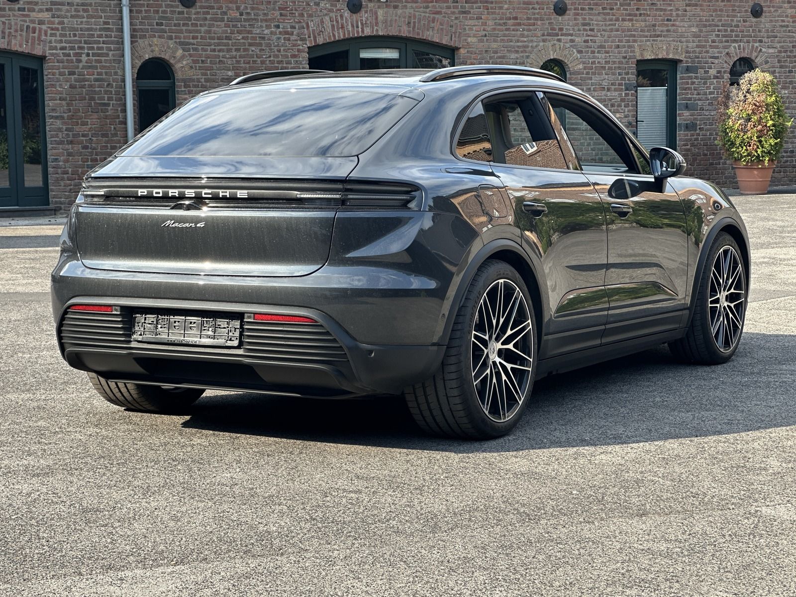 Porsche Macan 4 INNODRIVE - Samsaru's Car Outlet