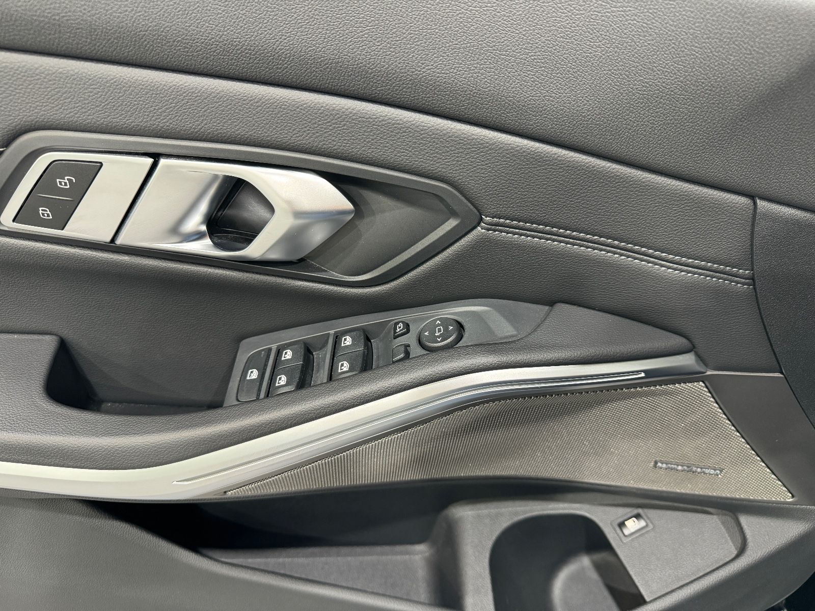 BMW 330 e Luxury Line Individual - Samsaru's Car Outlet