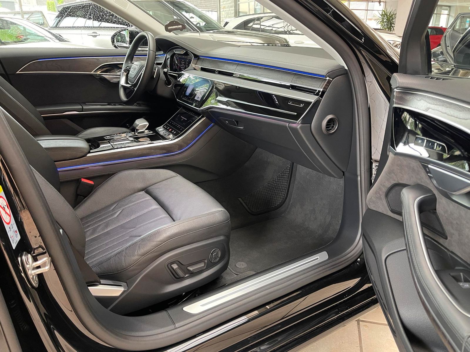 Audi A8 60 TFSI e quattro - Samsaru's Car Outlet
