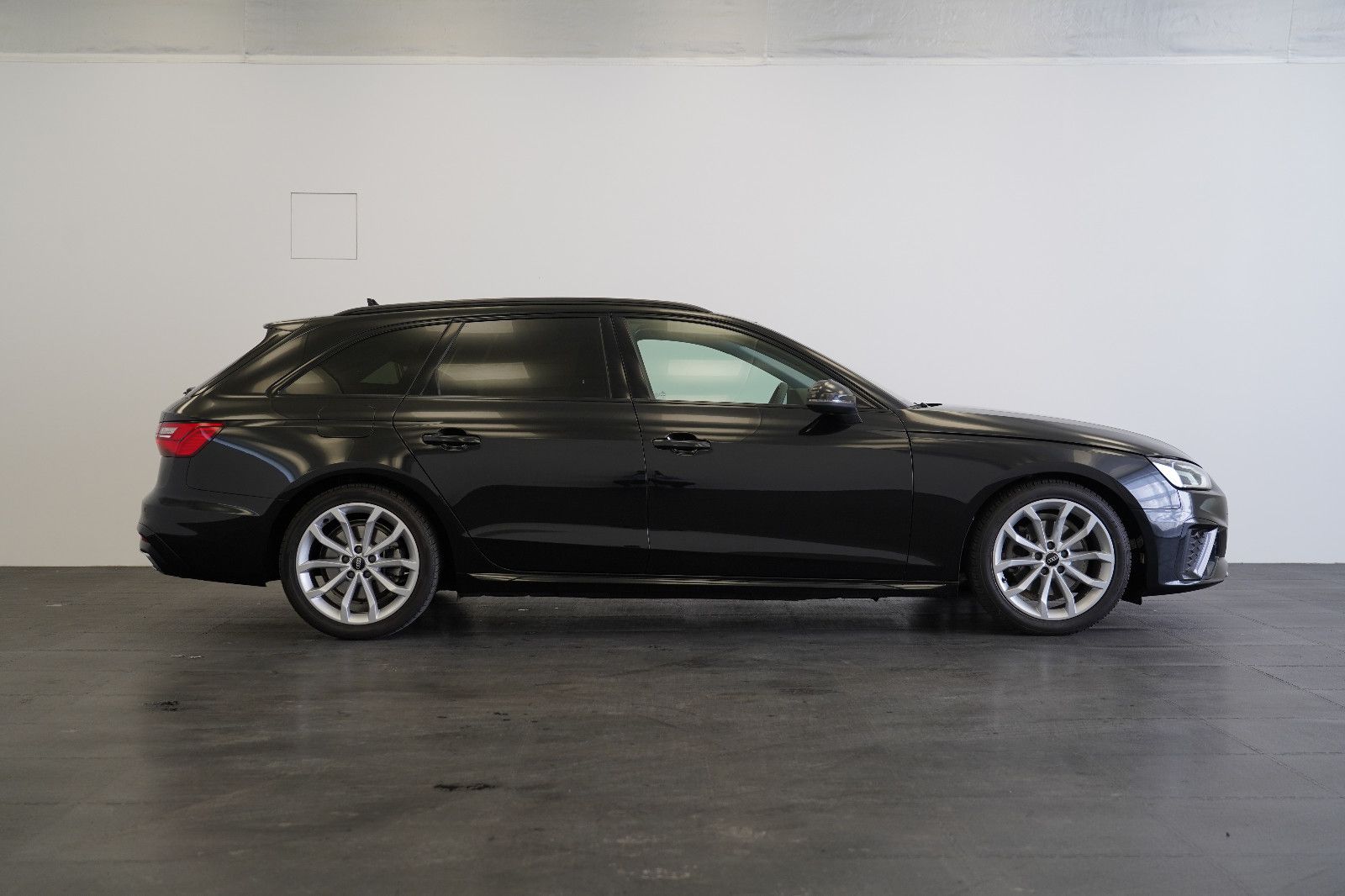 Audi A4 Avant 35 TFSI S Line S-Tronic - Samsaru's Car Outlet