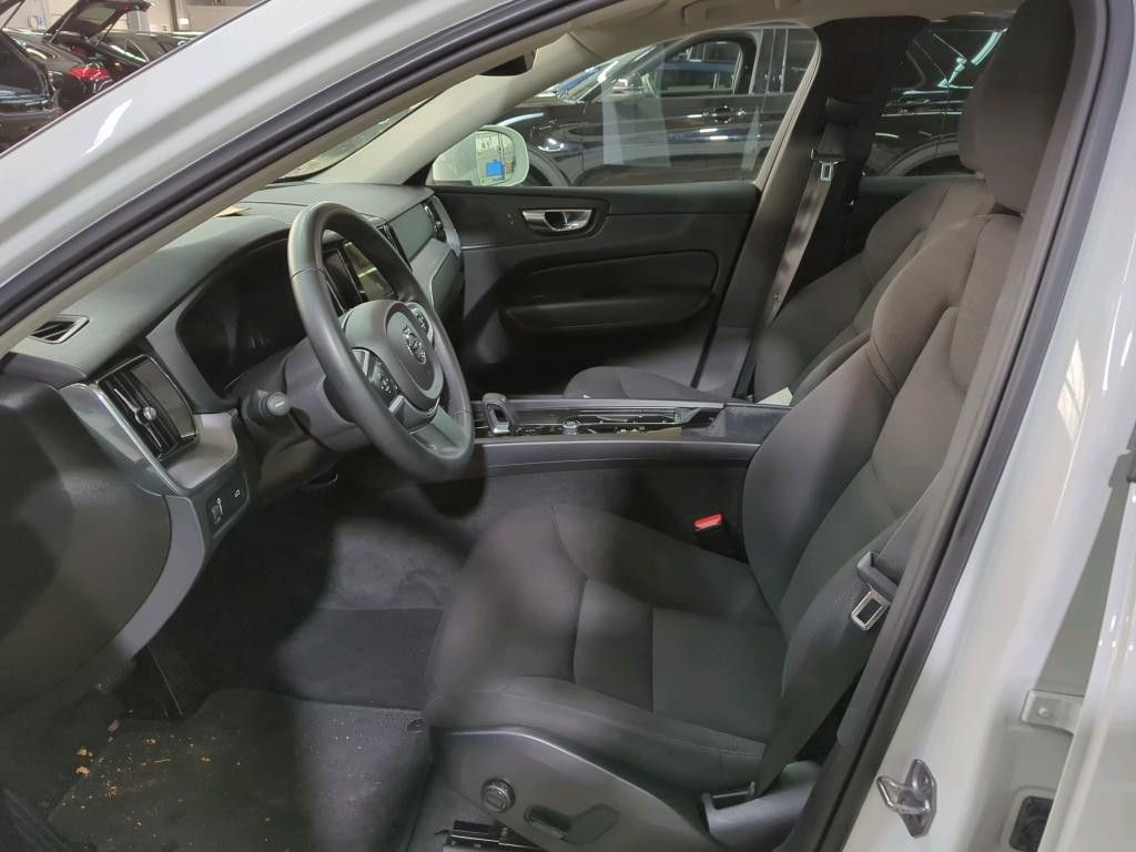 Volvo XC60 B4 Momentum Pro AWD "Allrad, AHK,Navi, LED"