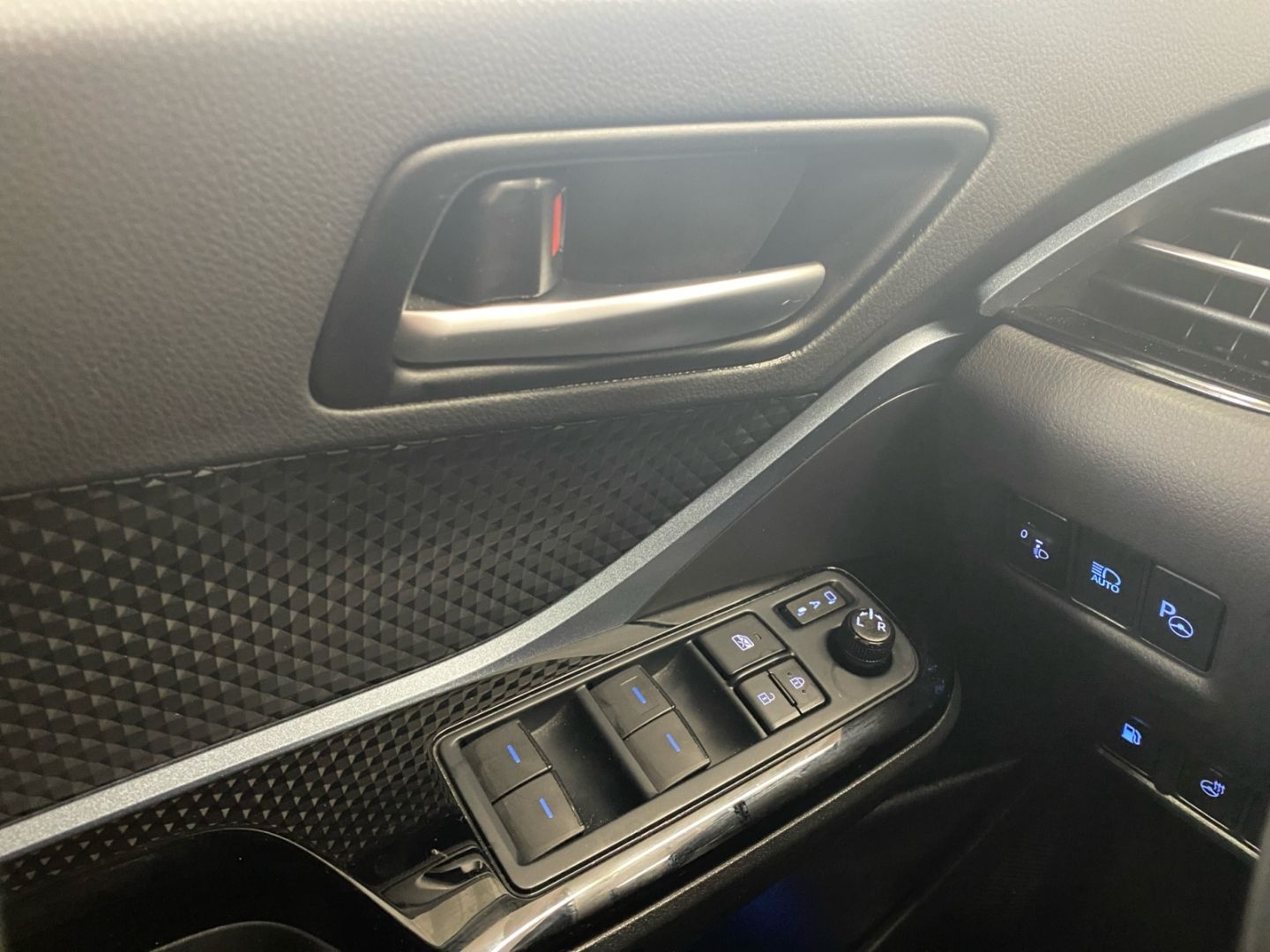 Toyota C-HR 2.0 Hybrid - Samsaru's Car Outlet