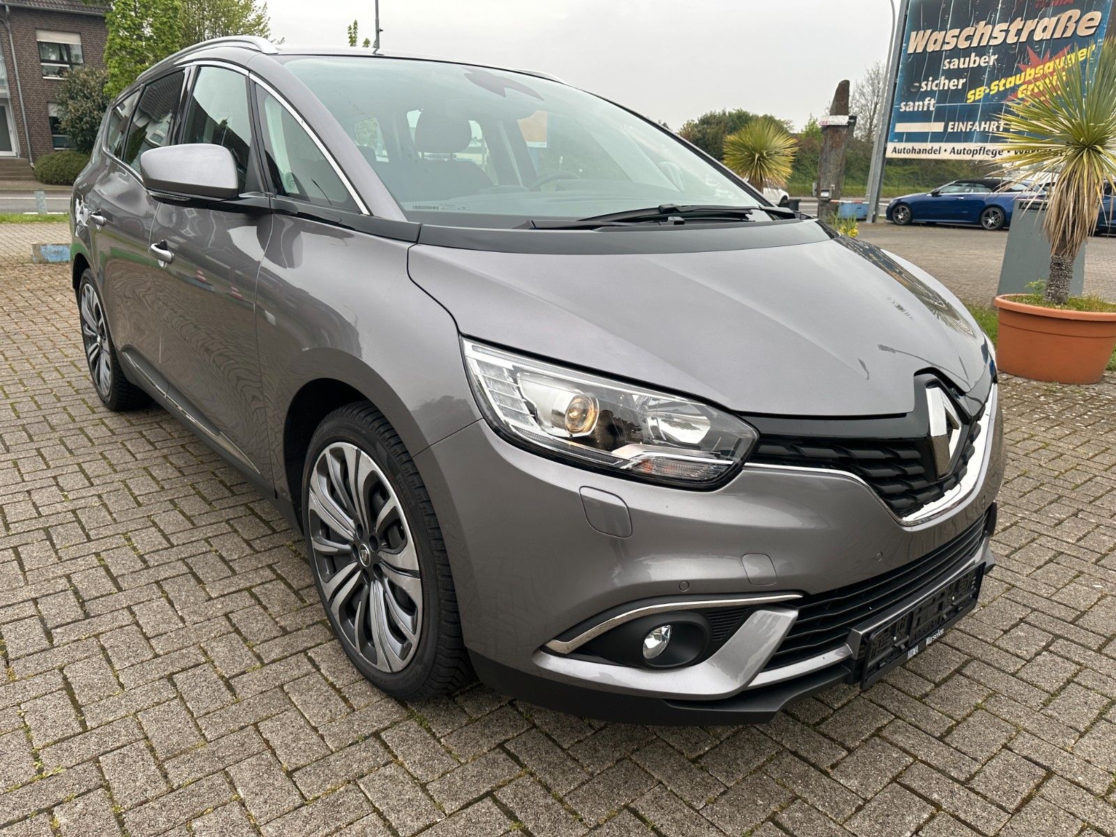 Renault Scenic IV Grand Business Edition - Samsaru's Car Outlet