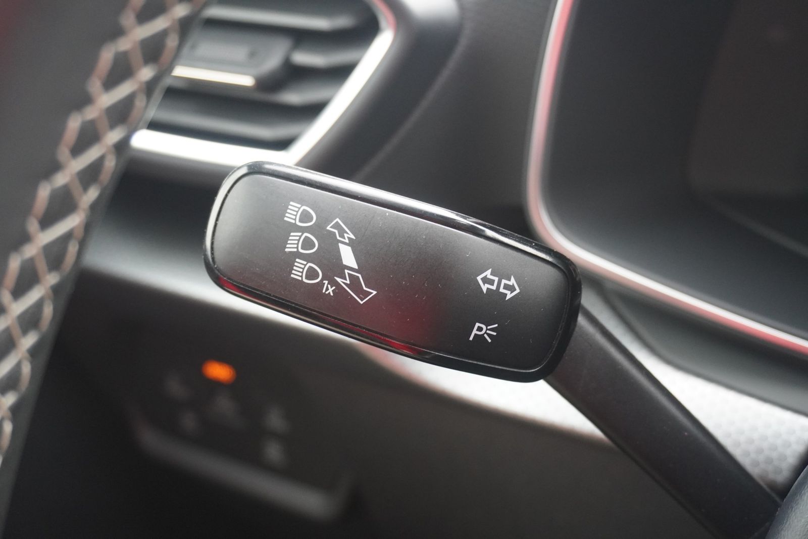 Seat Leon ST 2.0 TDI DSG LED Navi ACC DAB AHK Kamera