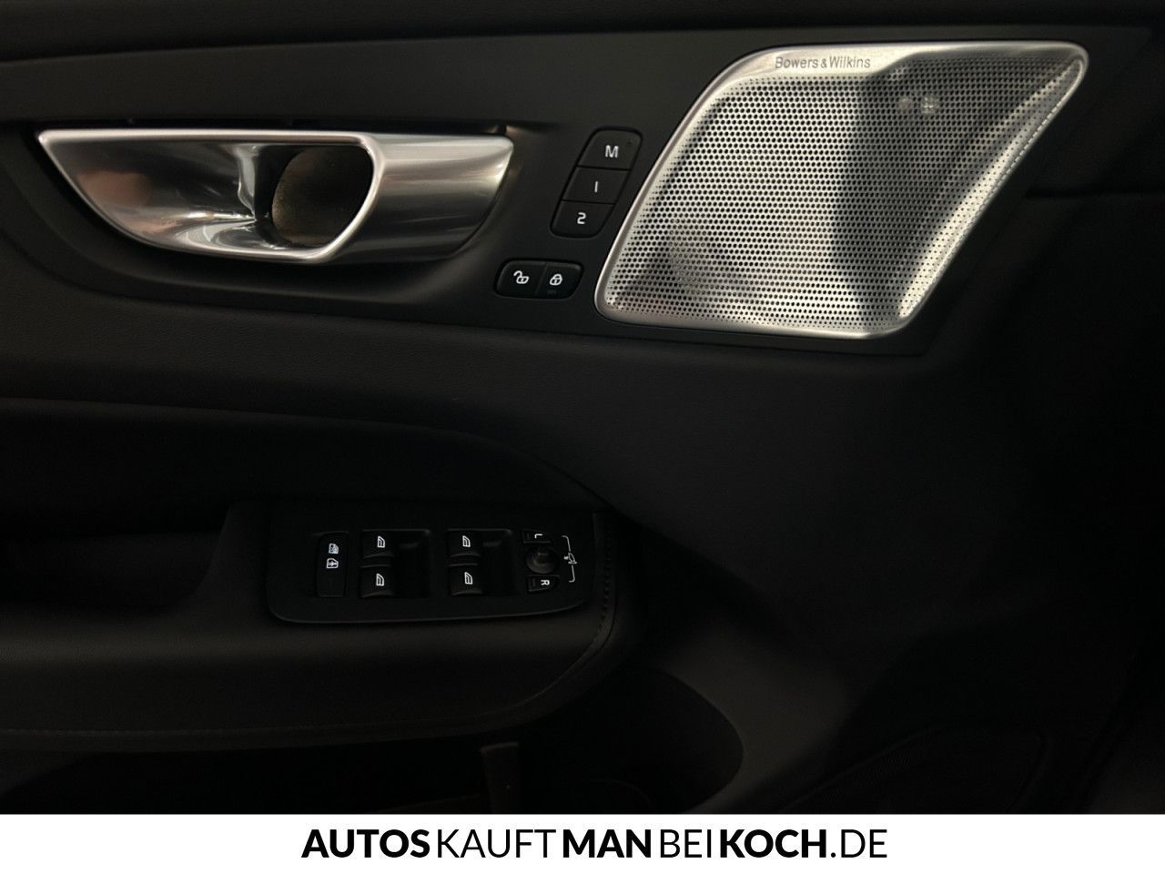 Volvo XC60 B4 AWD Ultimate Dark - Samsaru's Car Outlet