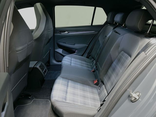 Volkswagen Golf VIII 2.0 TDI DSG GTD - Samsaru's Car Outlet