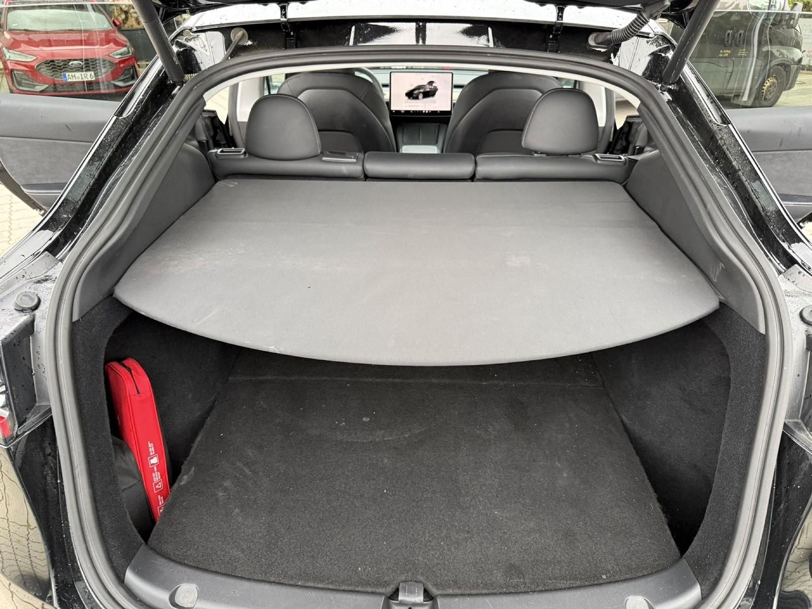 Tesla Model Y Long Range Dual AWD 8-FACH+AHK
