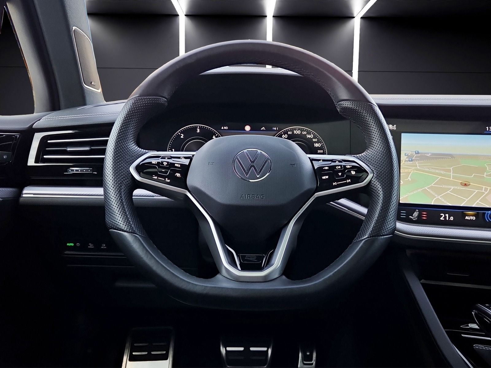 Volkswagen Touareg R-Line 4M PANO/HUD/IQ.LIGHT/21 ZOLL